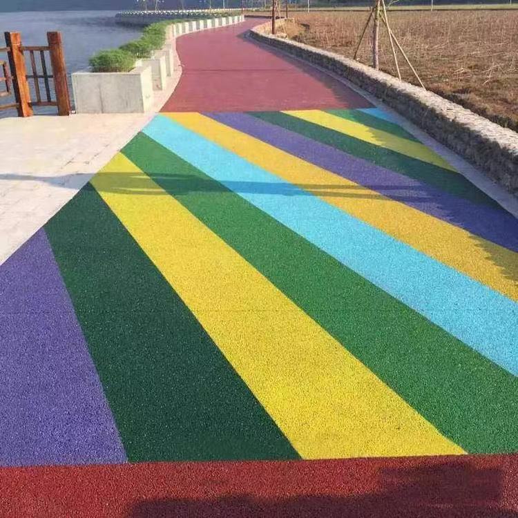 彩色强固透水混凝土的做法